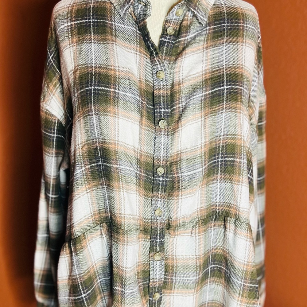 American Eagle Outfitters Green and Cream Plaid Shirt